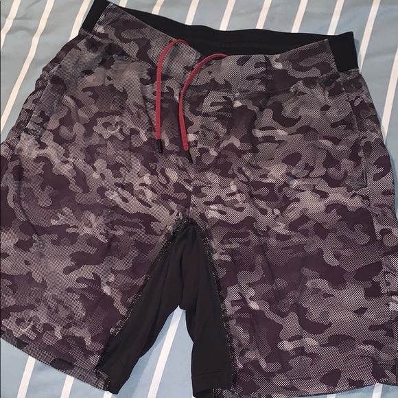 men’s lululemon shorts - Picture 2 of 4